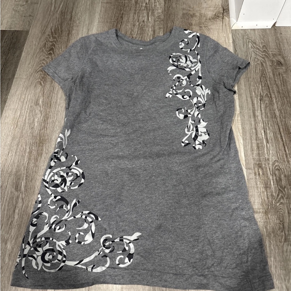 Tek Gear Gray Short Sleeve Tee with Floral Design